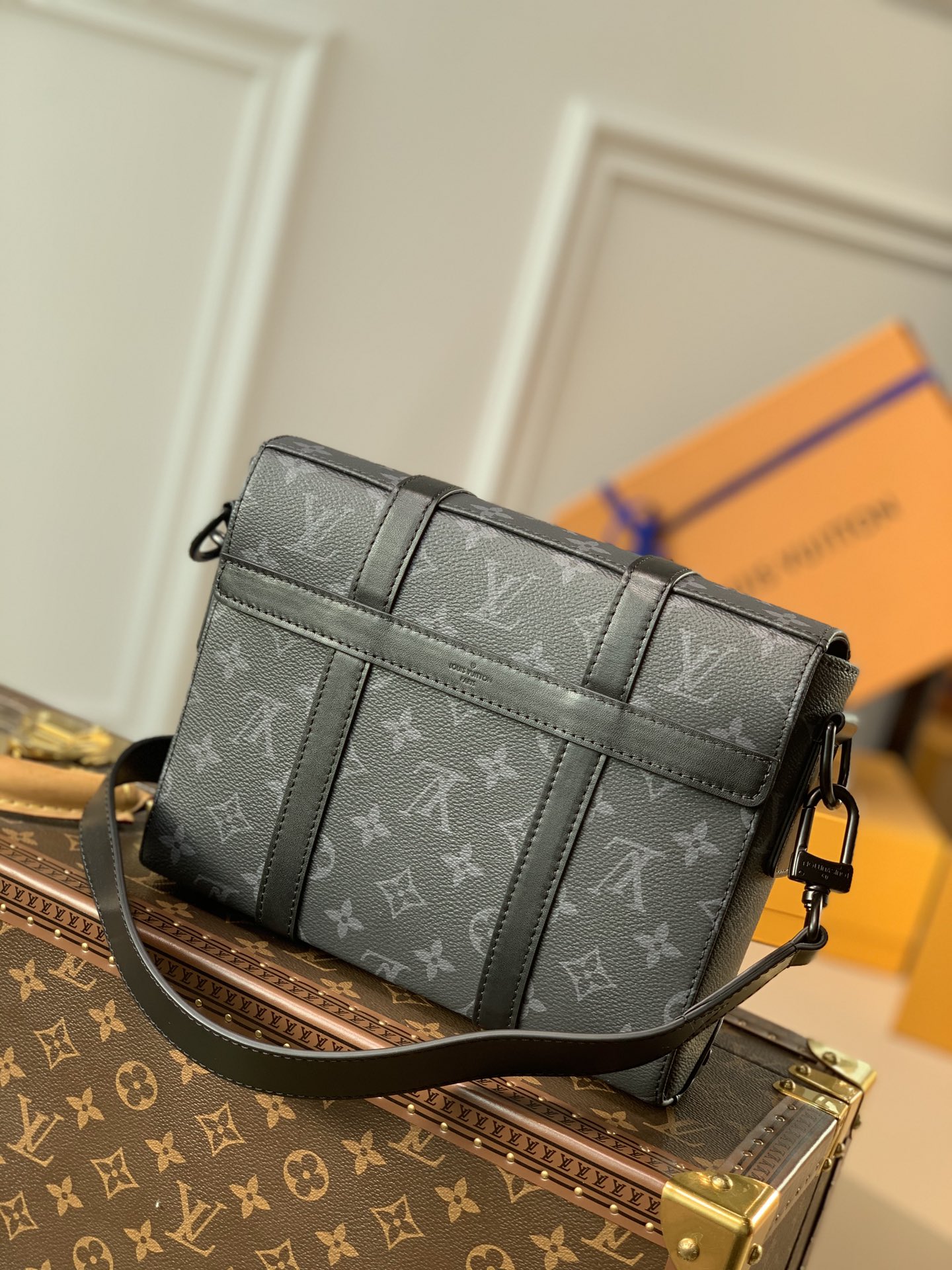 TÚI LOUIS VUITTON Trunk Monogram Taurillon Messenger Bag