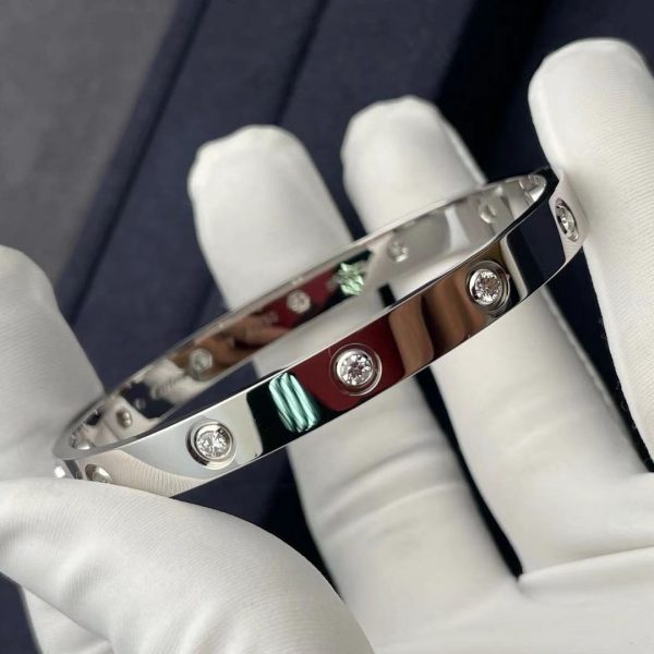 Vòng tay Cartier Love 10 viên kim cương vàng trắng 18K