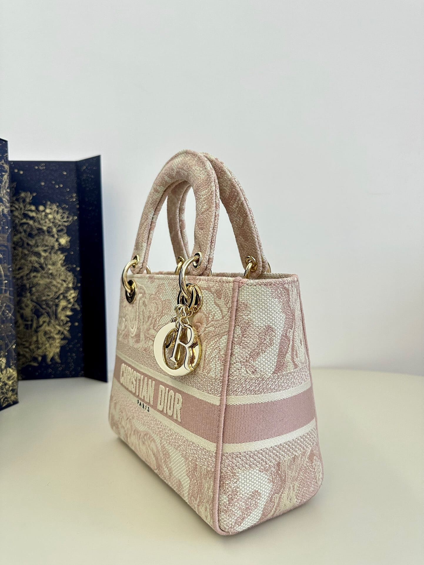 TÚI CHRISTIAN DIOR Lady D-lite Bag Gray and Pink Toile de Jouy Reverse Embroidery