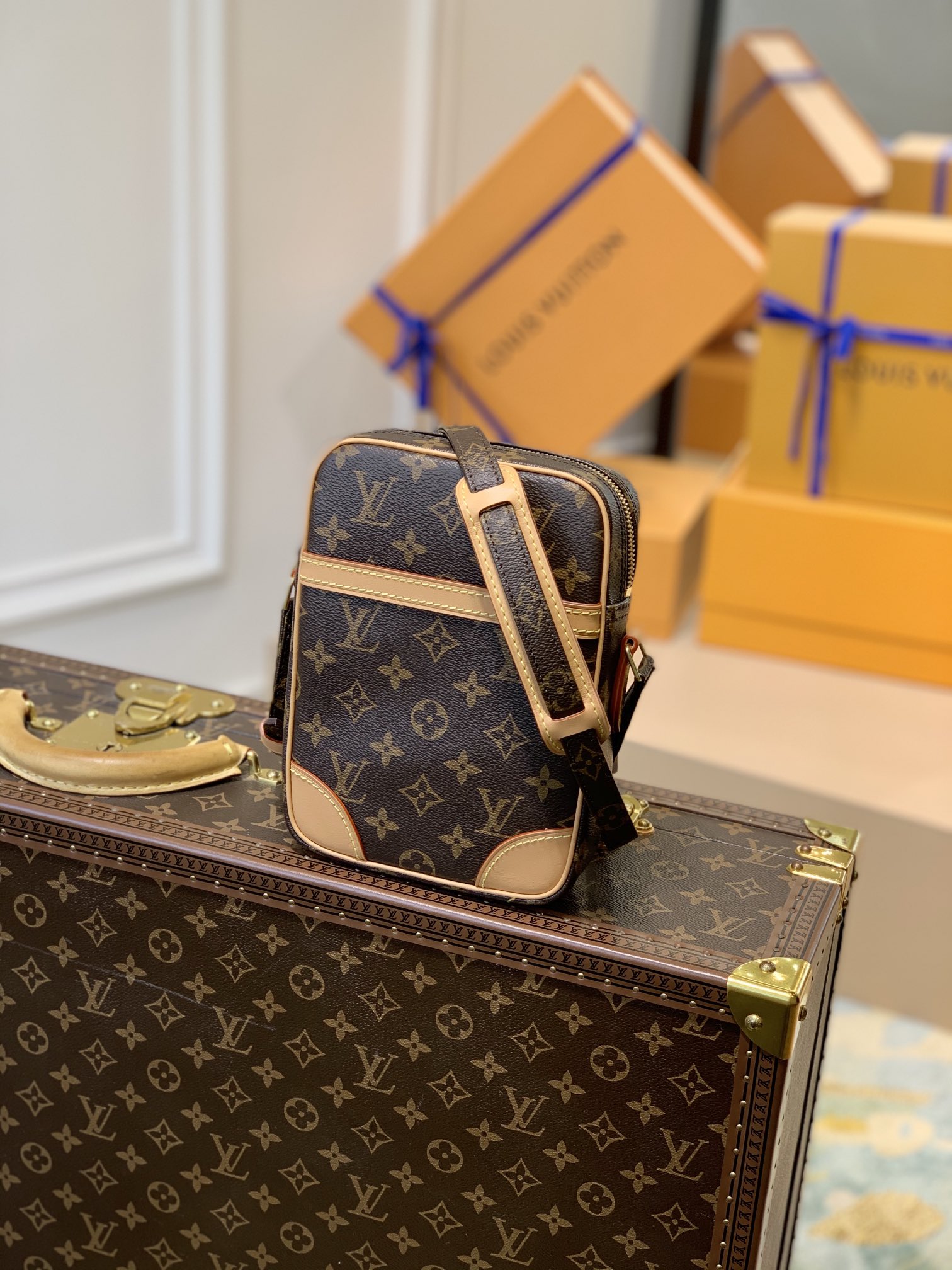 TÚI LOUIS VUITTON MONOGRAM Messenger Bag
