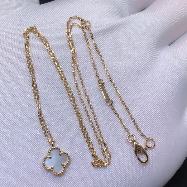 Vòng cổ Van Cleef & Arpels Sweet Alhambra M.O.P xà cừ vàng hồng 18K