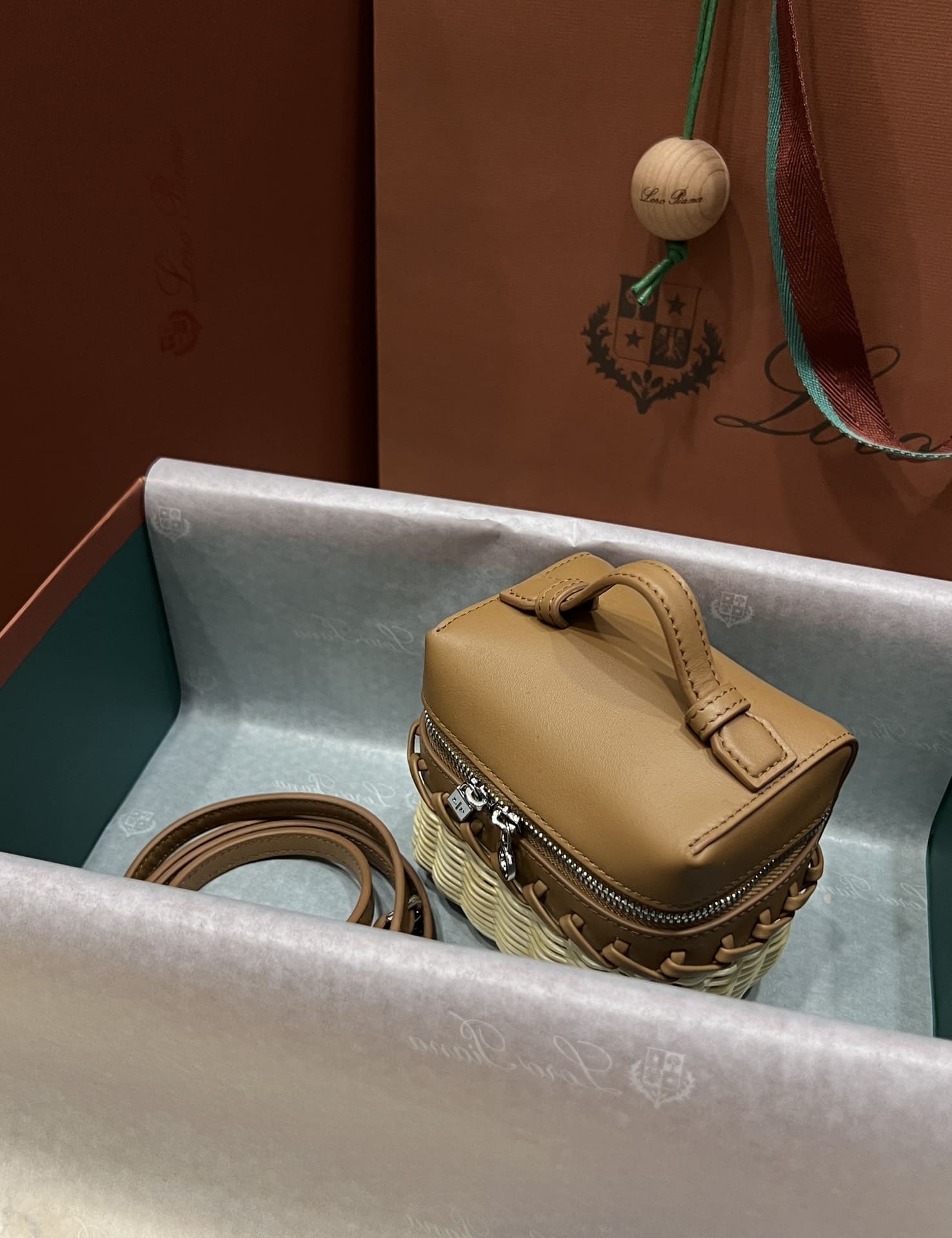 TÚI Loro Piana Women Extra Pocket Cross Body Wicker bằng da bê kết hợp tre đan