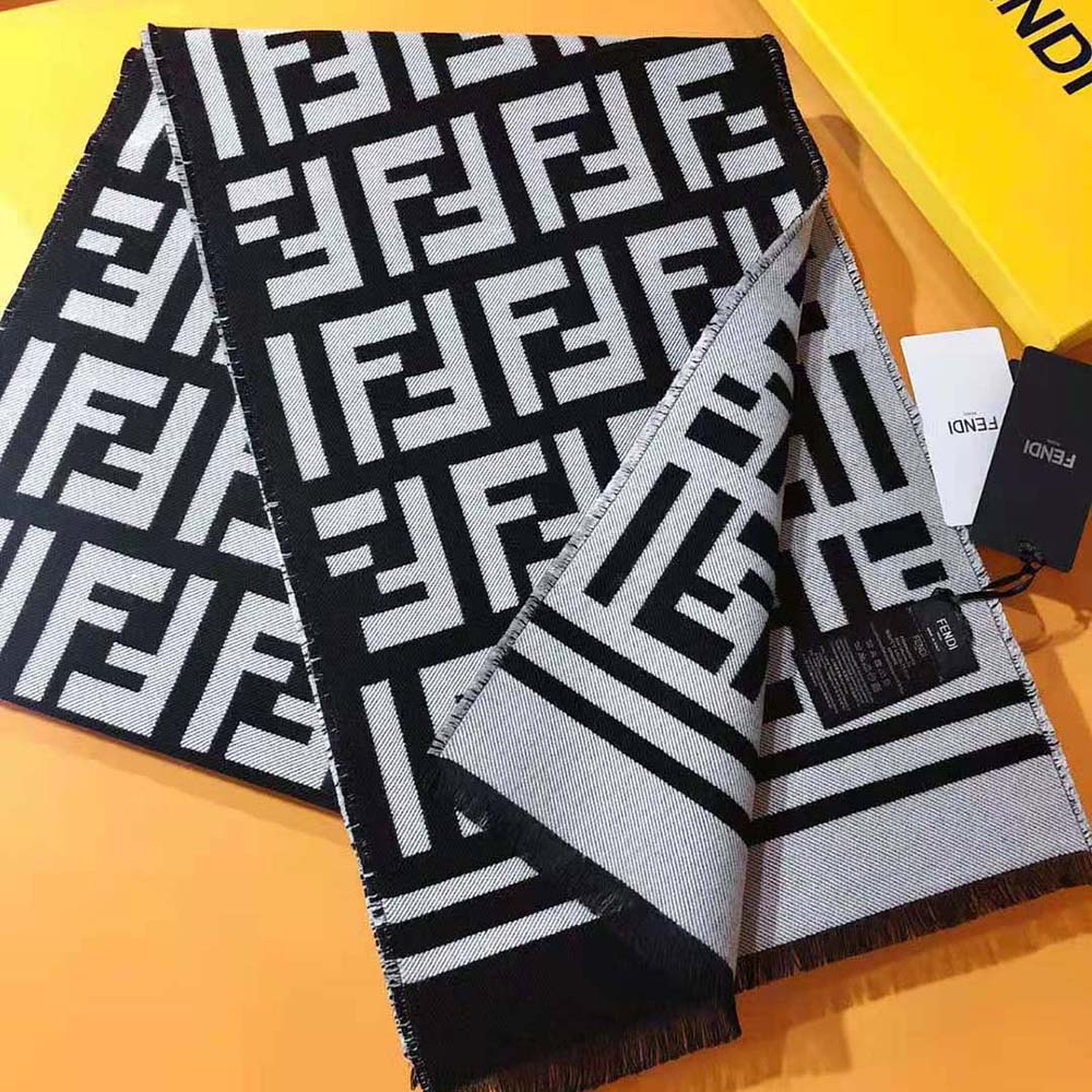KHĂN Fendi Beige Wool and Silk Scarf