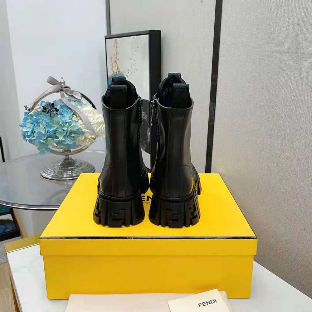Giày Fendi Force Black leather Ankle Boots