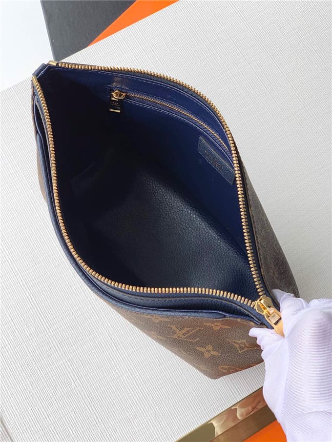 Túi LOUIS VUITTON Pouch handbag