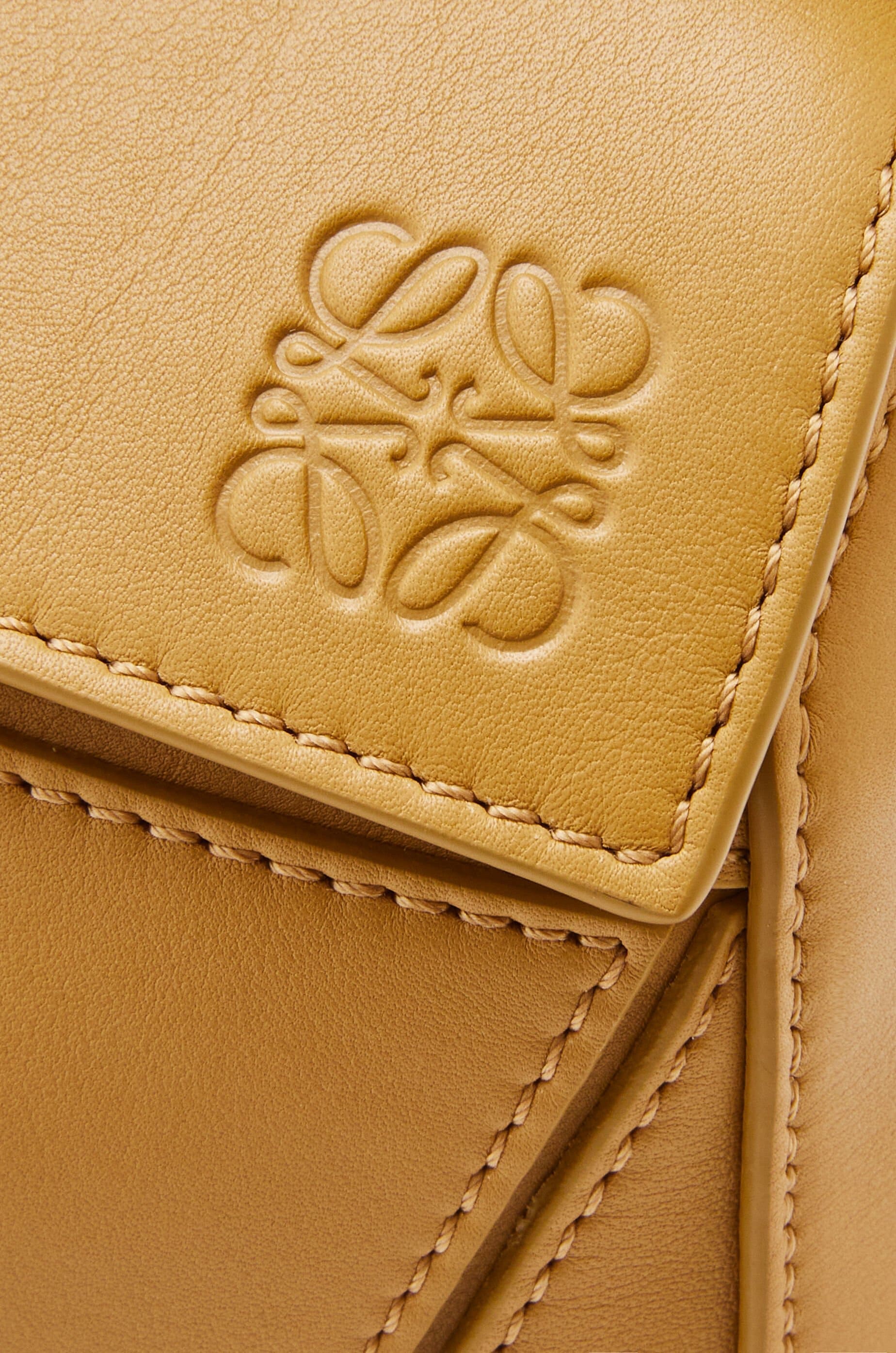 Túi LOEWE Mini Puzzle bag in classic calfskin black