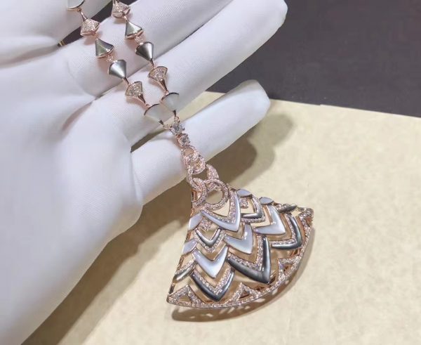 Vòng cổ BVLGARI Divas Dream Xà cừ và Kim cương vàng hồng 18K