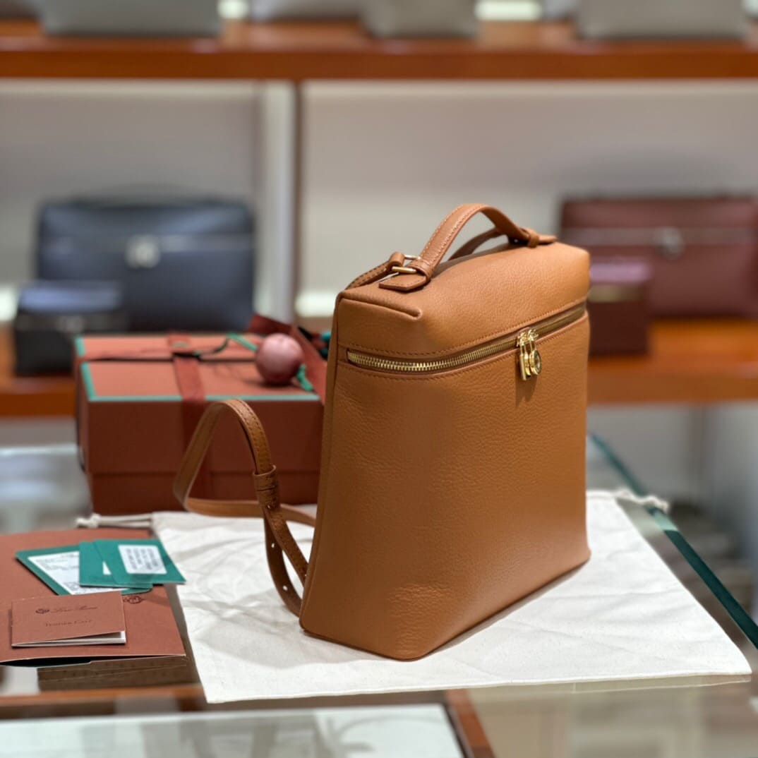 TÚI Loro Piana Women Extra Pocket Backpack Calfskin Leather Brown