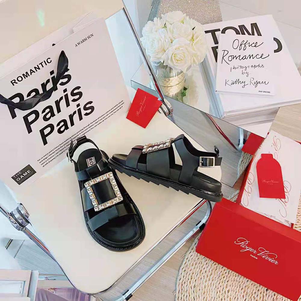 DÉP SANDAL Roger Vivier Viv’ Rangers Strass Buckle Sandals in Leather-Black