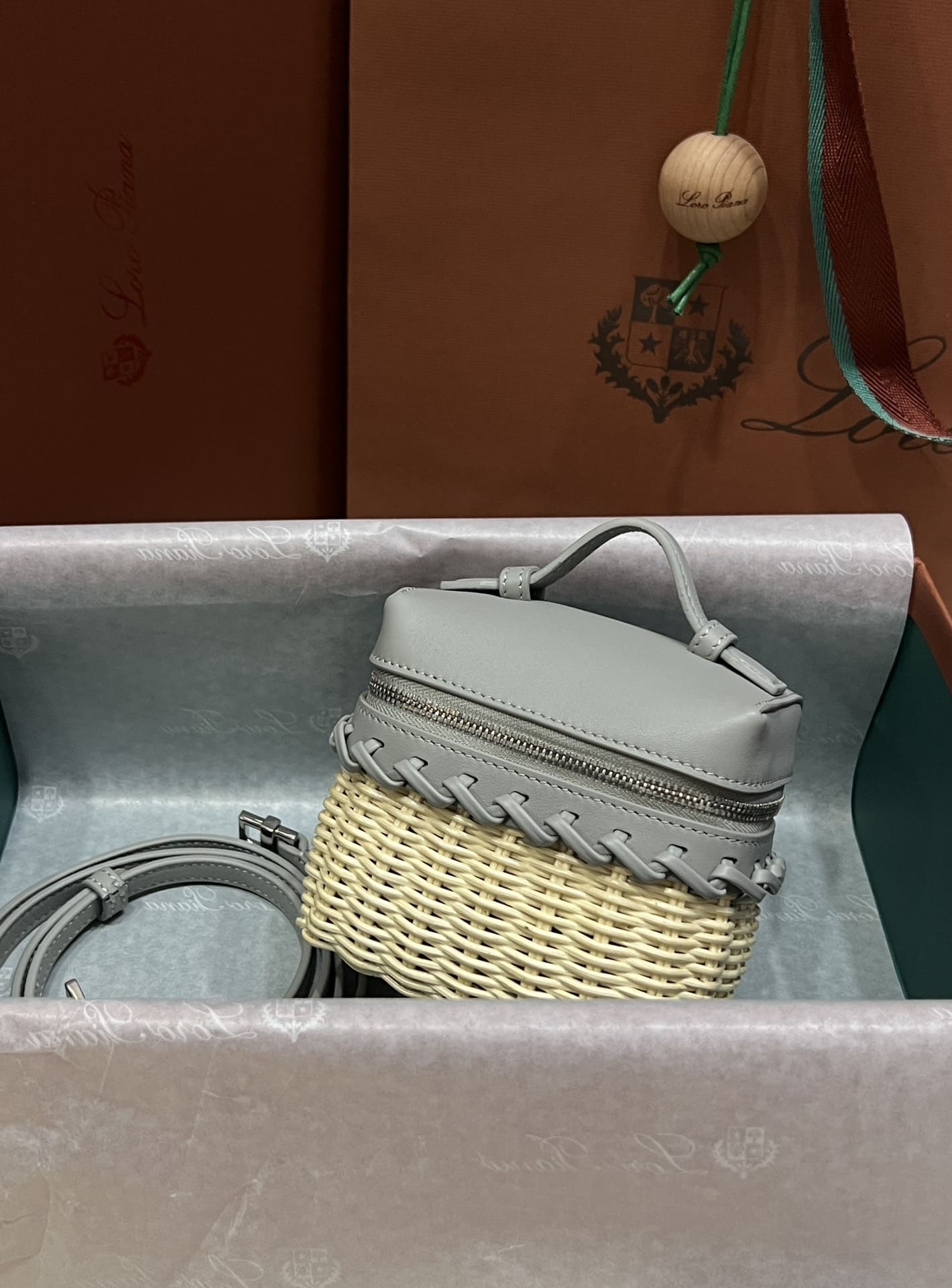 TÚI Loro Piana Women Extra Pocket Cross Body Wicker bằng da bê kết hợp tre đan