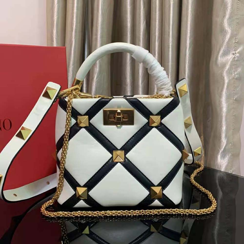 TÚI Valentino Rockstud Alcove Grainy Calfskin Handbag-White
