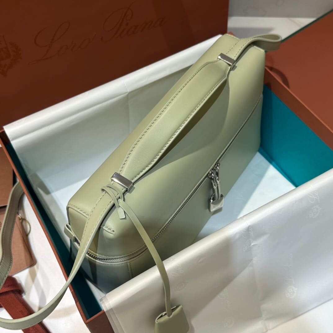 TÚI Loro Piana Women Extra bằng da bê màu Beige