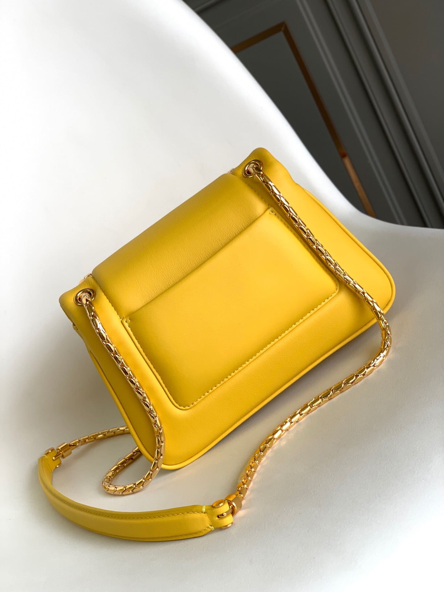 TÚI BVLGARI SERPENTI CALFSKIN YELLOW