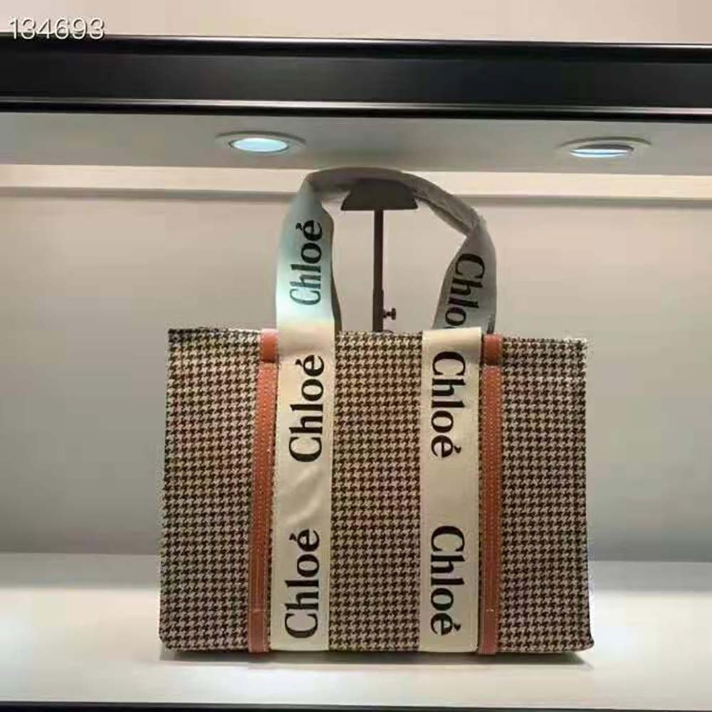 TÚI CHLOE Medium Woody Tote Bag in Deadstock Wool Cashmere Fabric