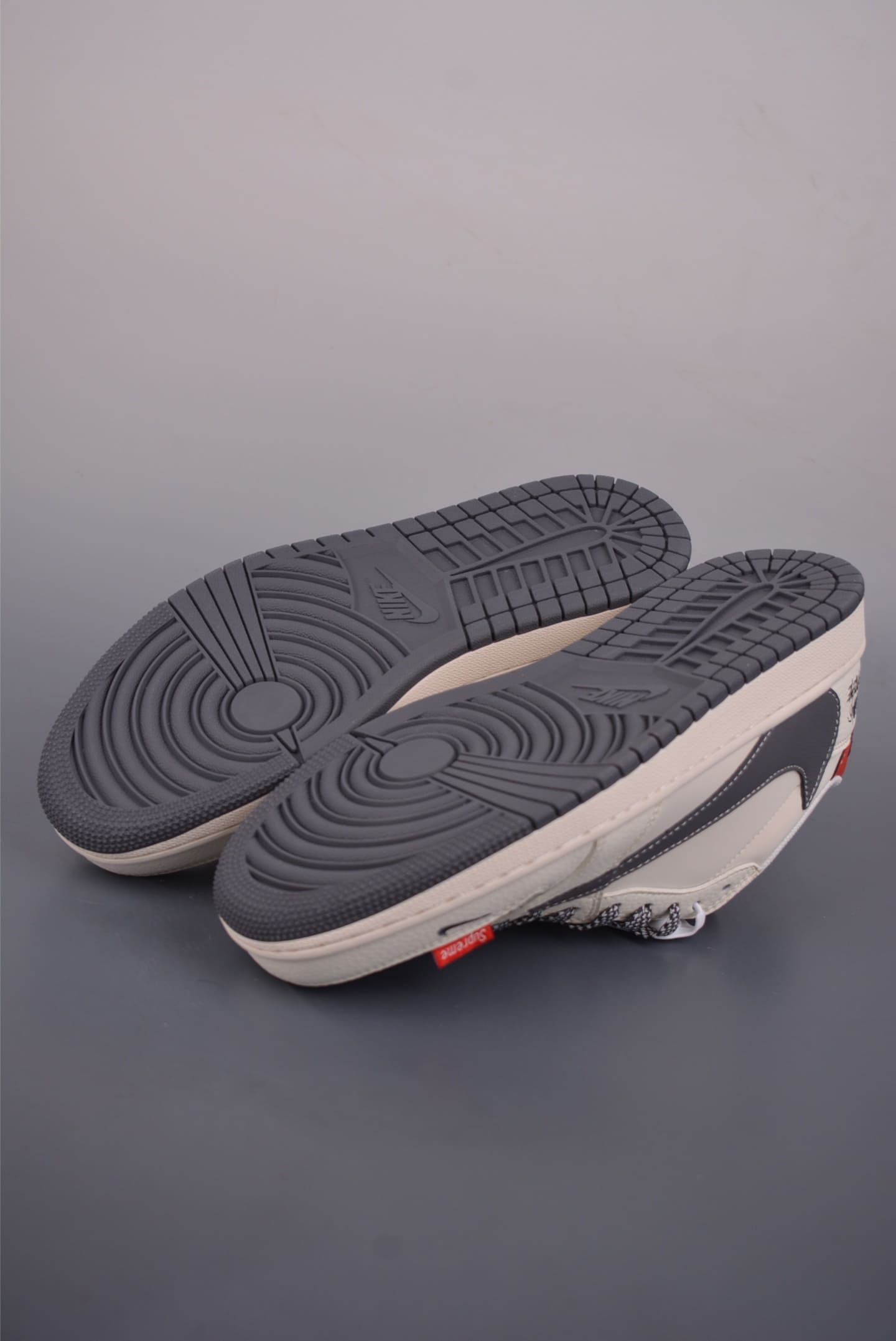 GIÀY SUPREME X TRAVIS SCOTT X AIR JORDAN 1 LOW PHIÊN BẢN GIỚI HẠN NĂM NGỰA XÁM BE TOP QUALITY SHOES AAA