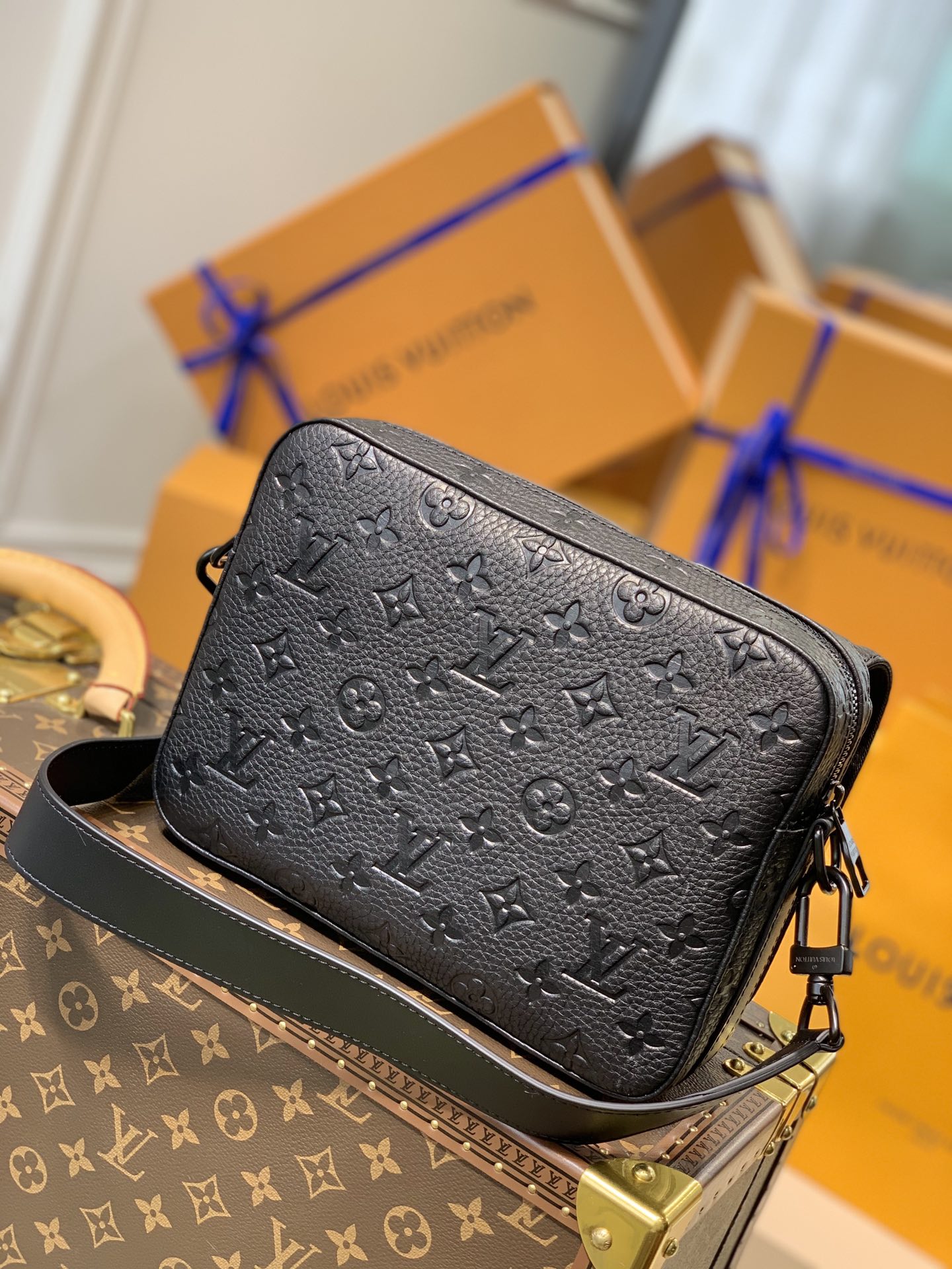 TÚI LOUIS VUITTON STEAMER New Classics Monogram Taurillon Messenger Bag