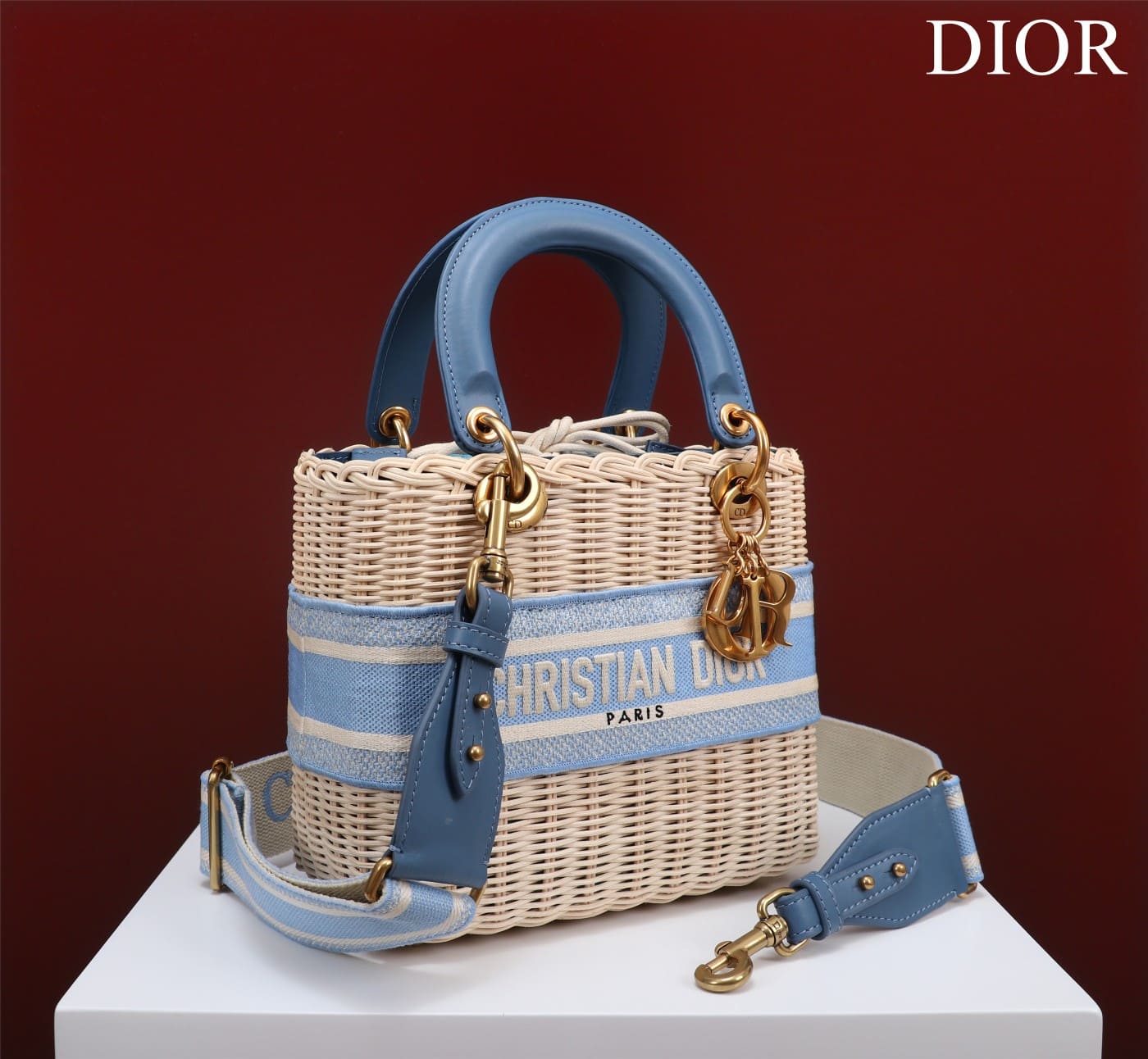 TÚI Dior Women Medium Lady Dior Bag Natural Wicker and Light Blue Dior Oblique Jacquard dệt tay bằng liễu gai