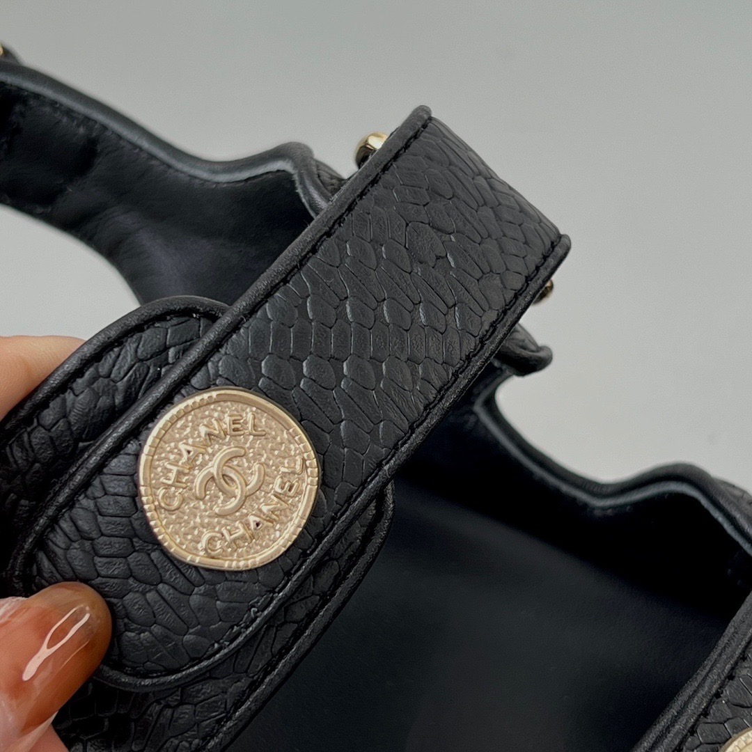 GIÀY CHANEL CC LOGO SANDALS
