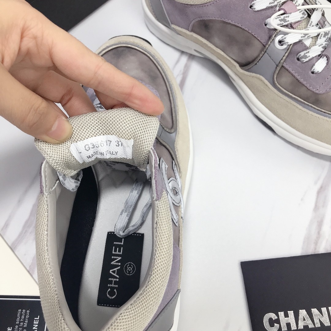 GIÀY CHANEL GREY SUEDE LOGO SNEAKERS