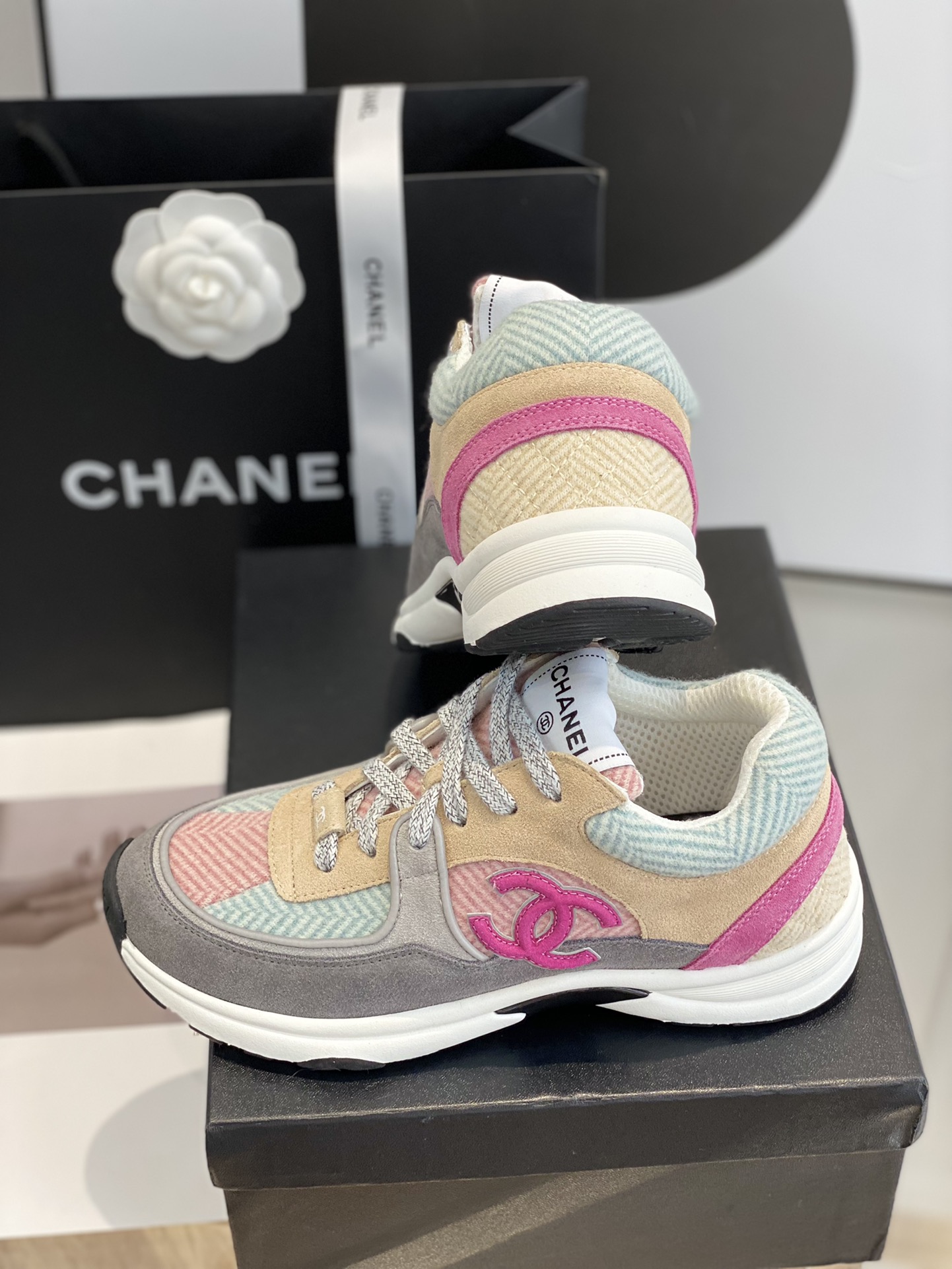 GIÀY CHANEL MULTICOLOR SUEDE LOGO SNEAKERS