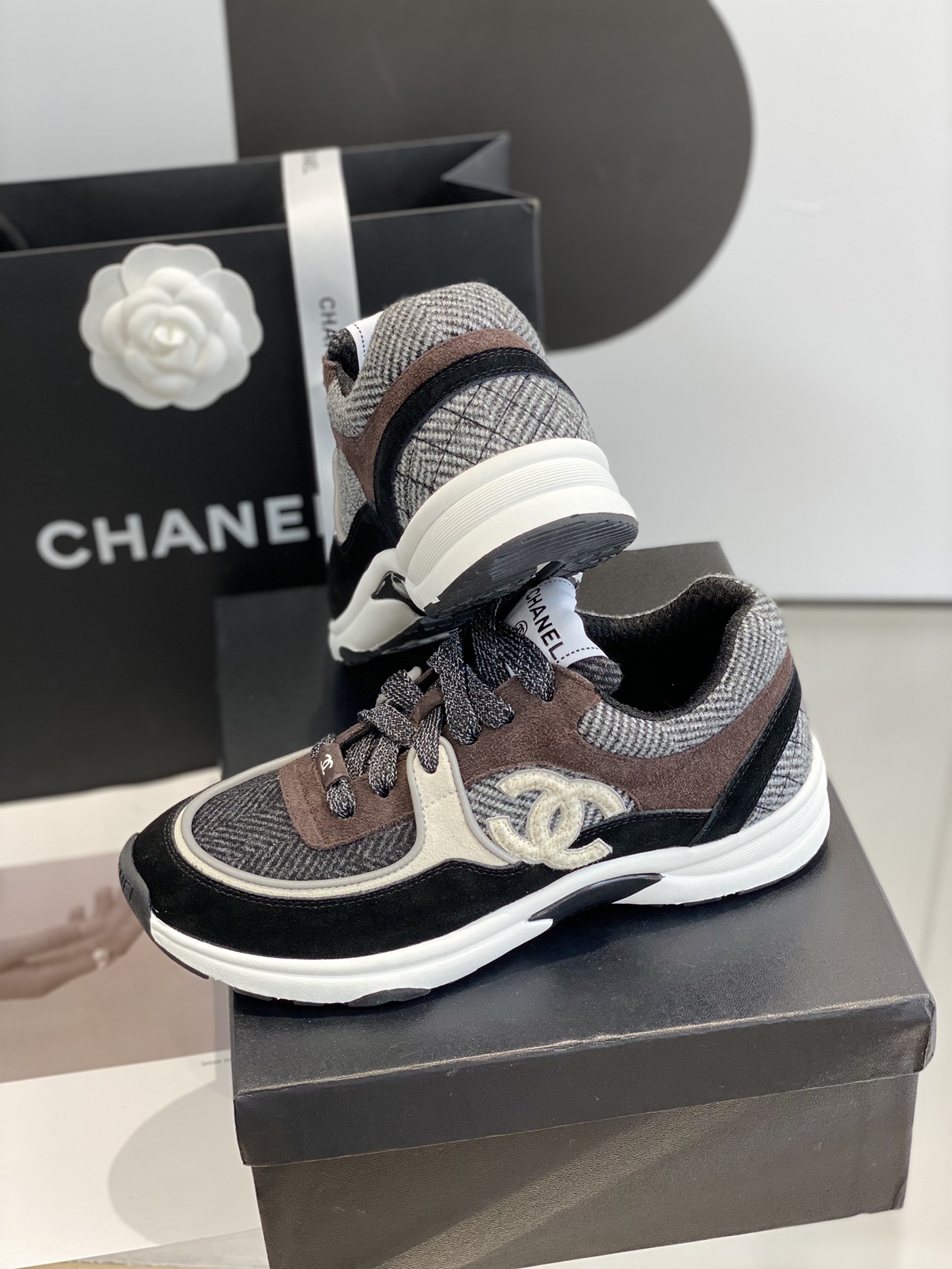 GIÀY CHANEL MULTICOLOR SUEDE LOGO SNEAKERS