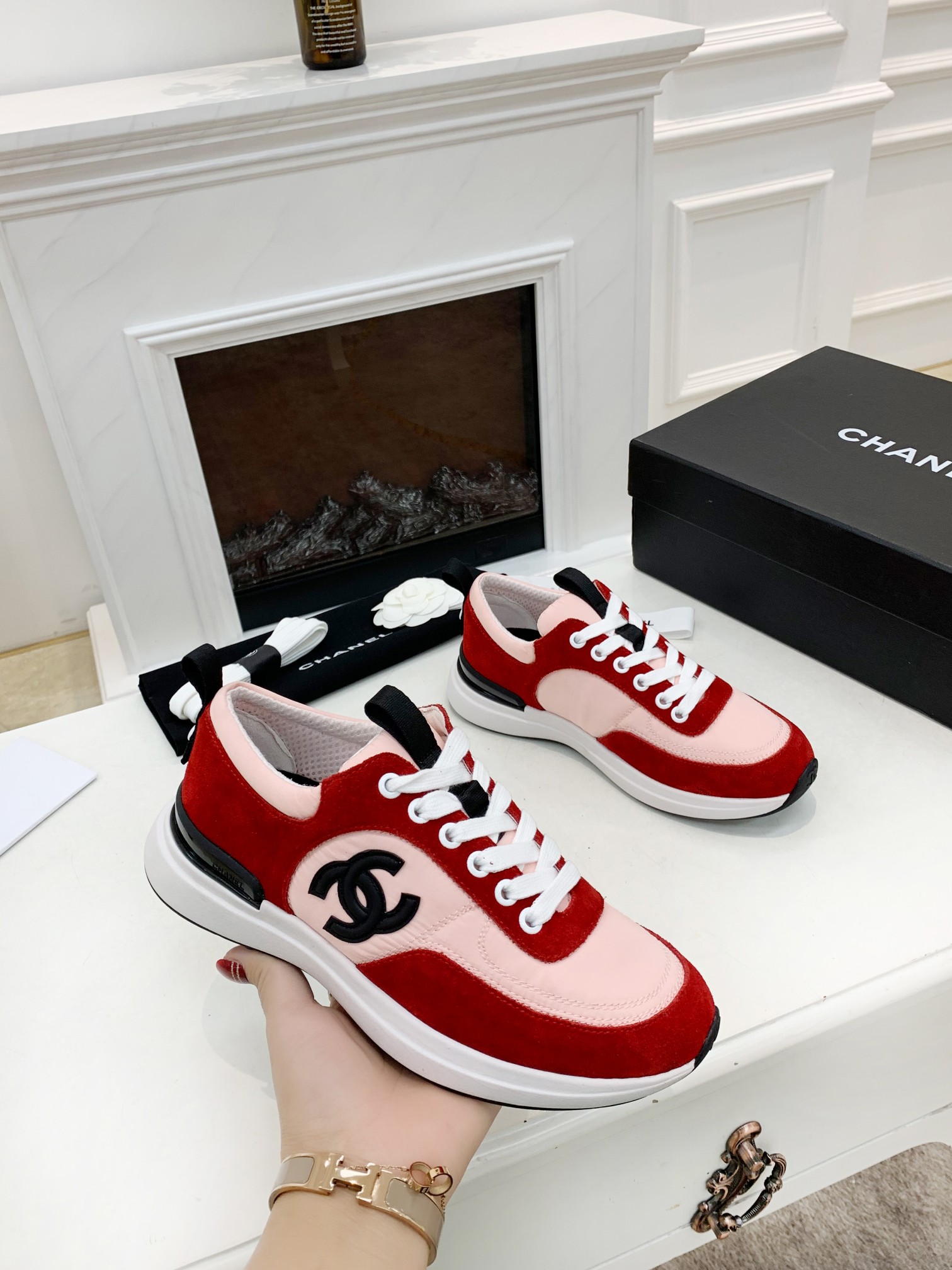 GIÀY CHANEL RED SUEDE  LOGO SNEAKERS