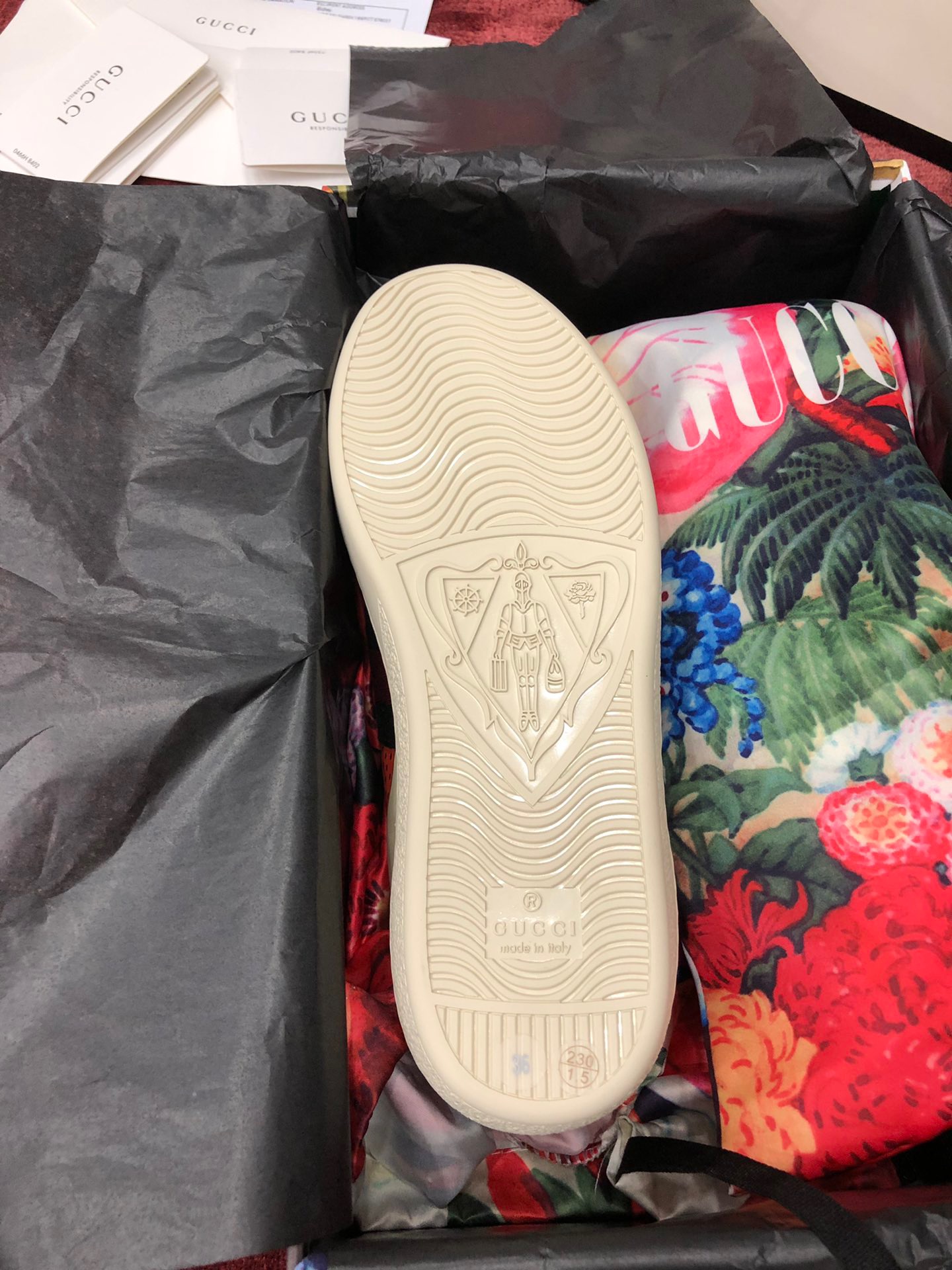 GIÀY GUCCI Leather Ace Sneakers Strawberry White