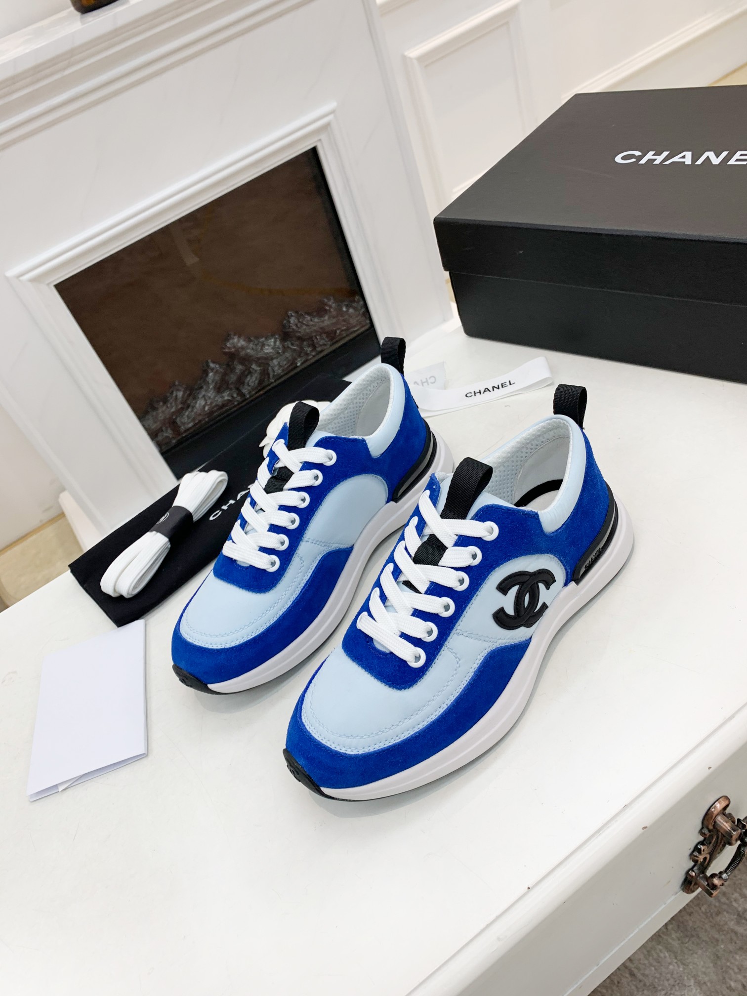 GIÀY CHANEL BLUE SUEDE  LOGO SNEAKERS