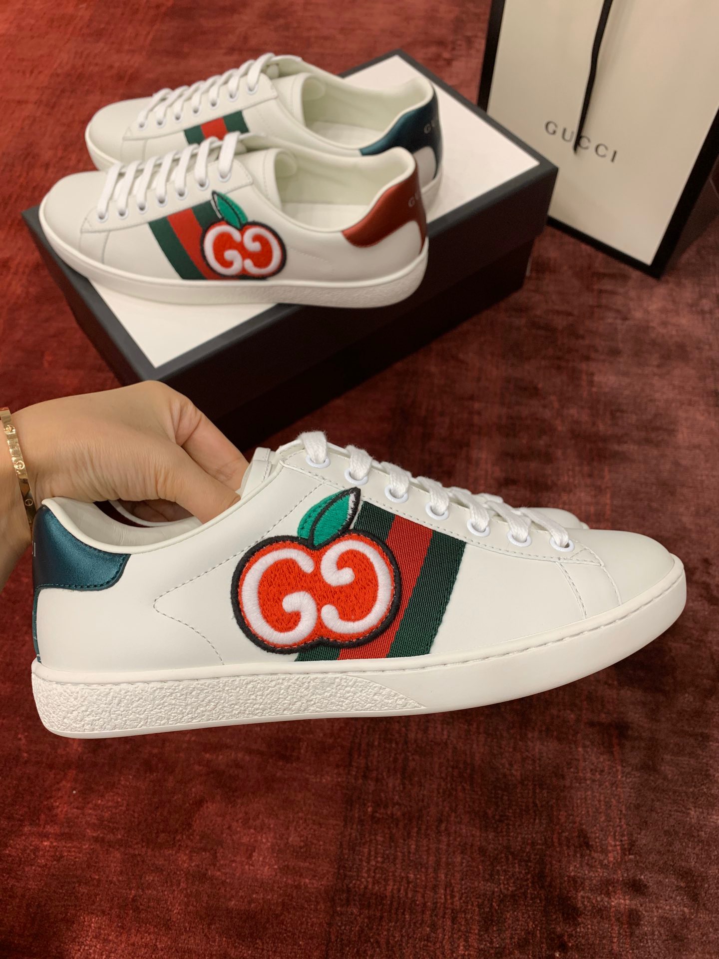 GIÀY GUCCI Leather Ace Sneakers GG Apples White