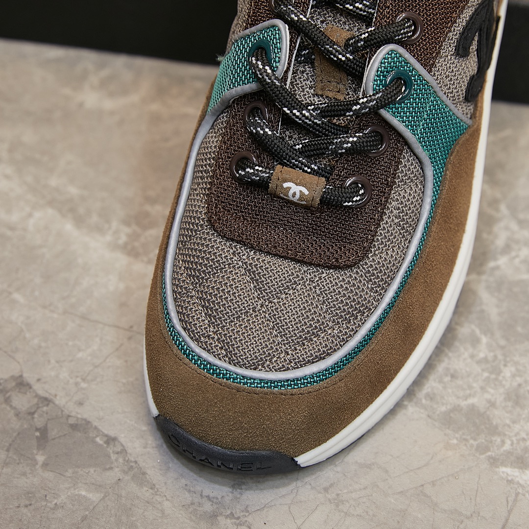 GIÀY CHANEL BROWN SUEDE LOGO SNEAKERS