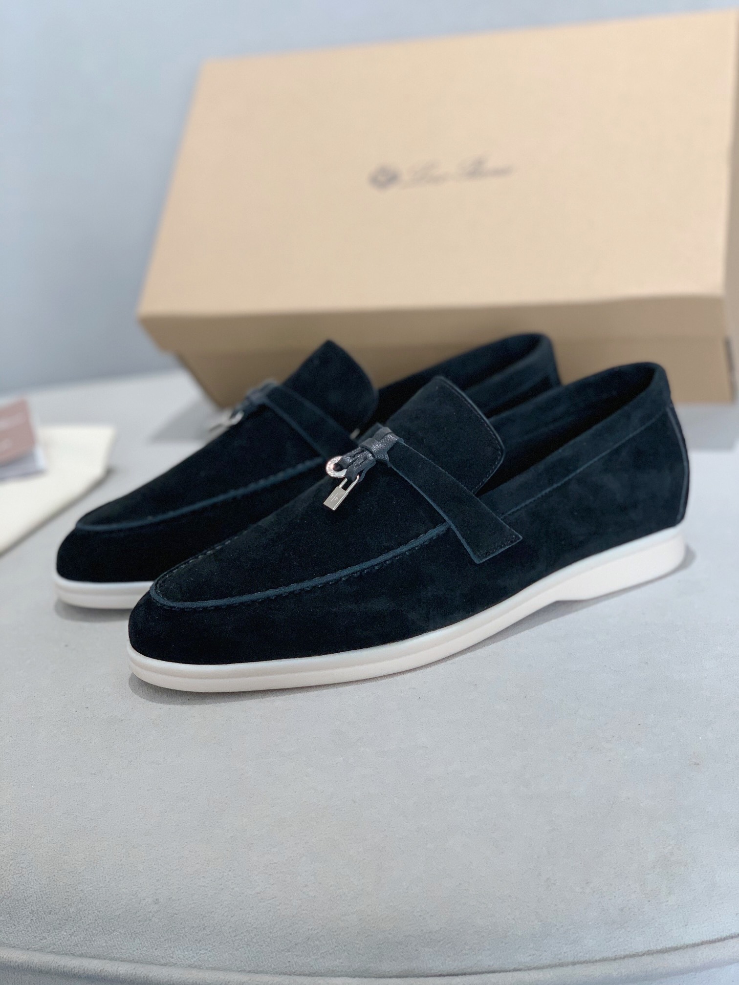 GIÀY LORO PIANA BLACK SHEEPSKIN SUEDE LOAFER DA CỪU