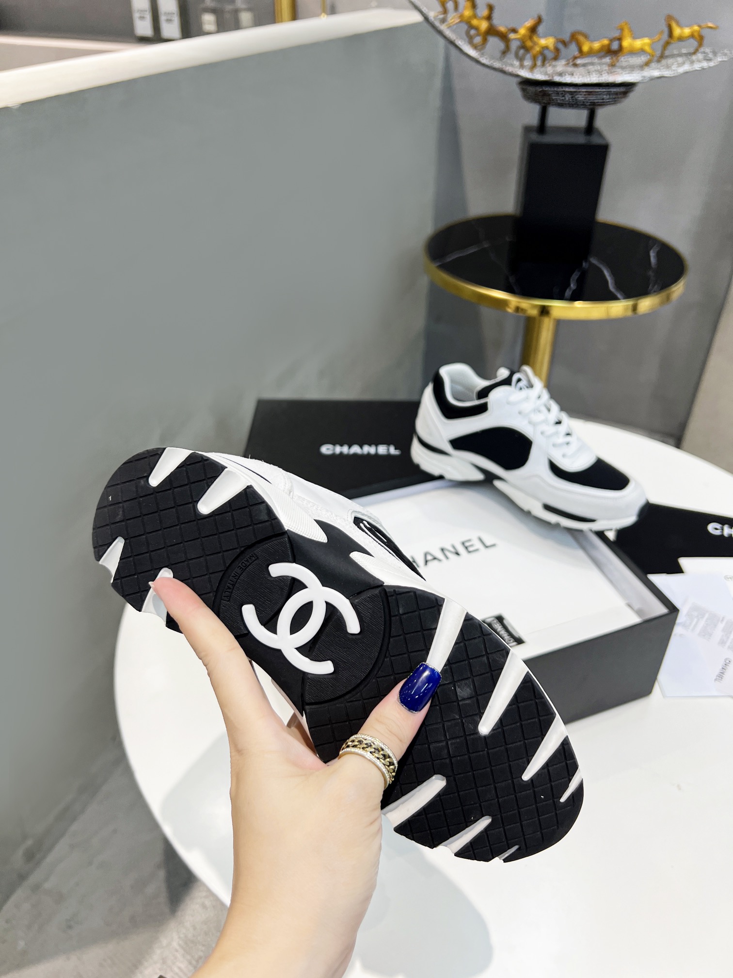 GIÀY CHANEL BLACK SUEDE  LOGO SNEAKERS