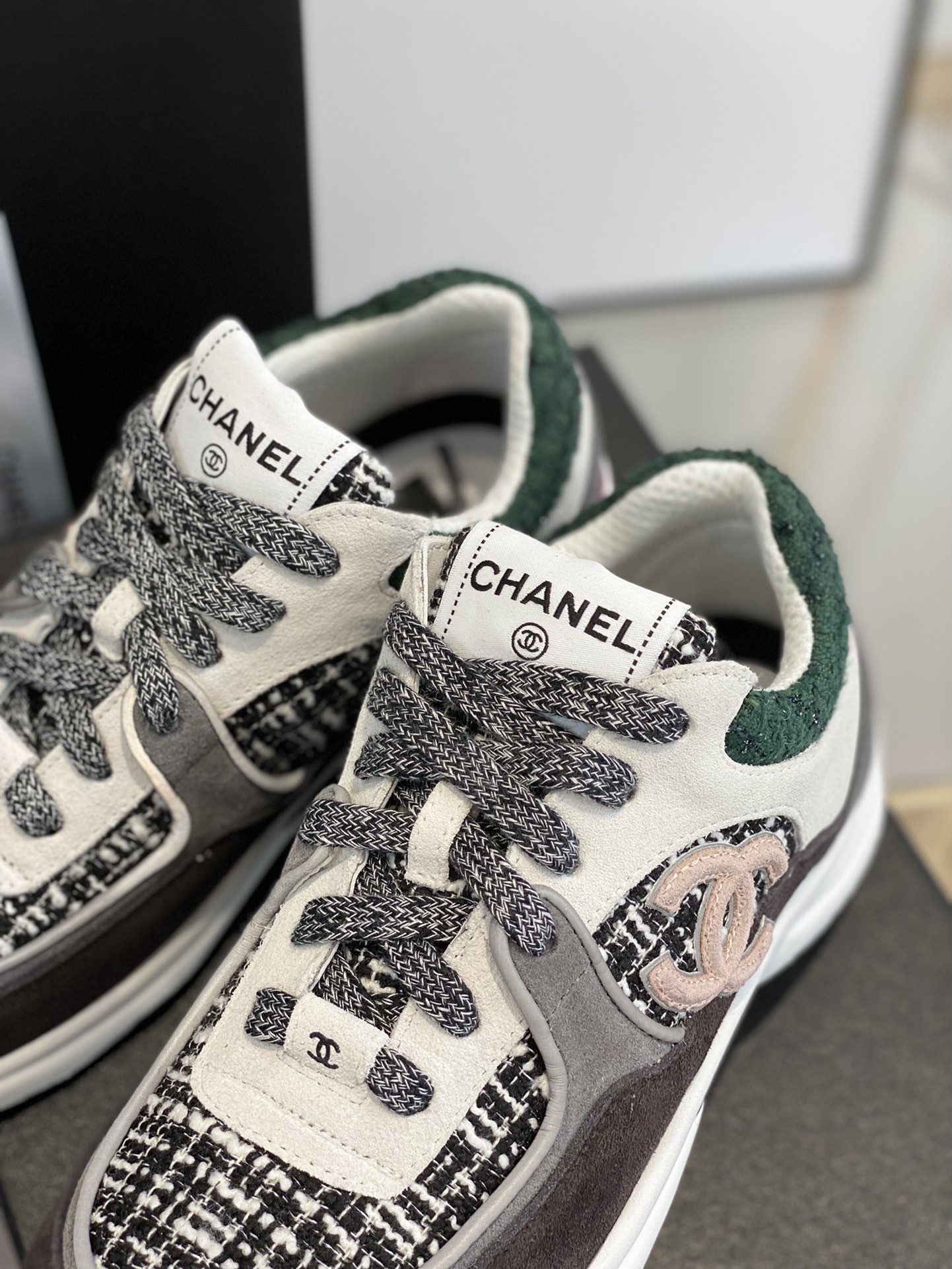 GIÀY CHANEL MULTICOLOR SUEDE LOGO SNEAKERS