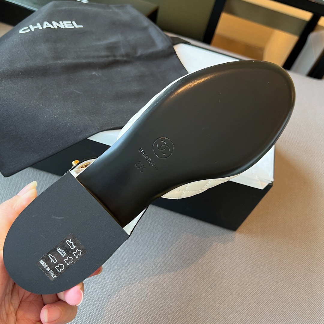 GIÀY CHANEL CC Logo Leather Sling Back
