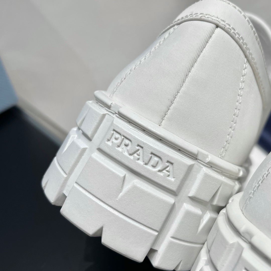 GIÀY PRADA TRIANGLE LOGO SNEAKERS SHOES