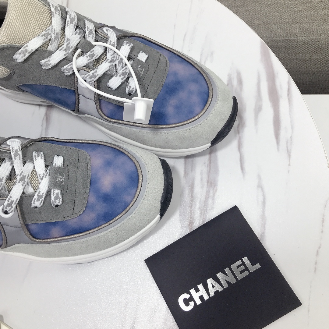 GIÀY CHANEL BLUE SUEDE LOGO SNEAKERS