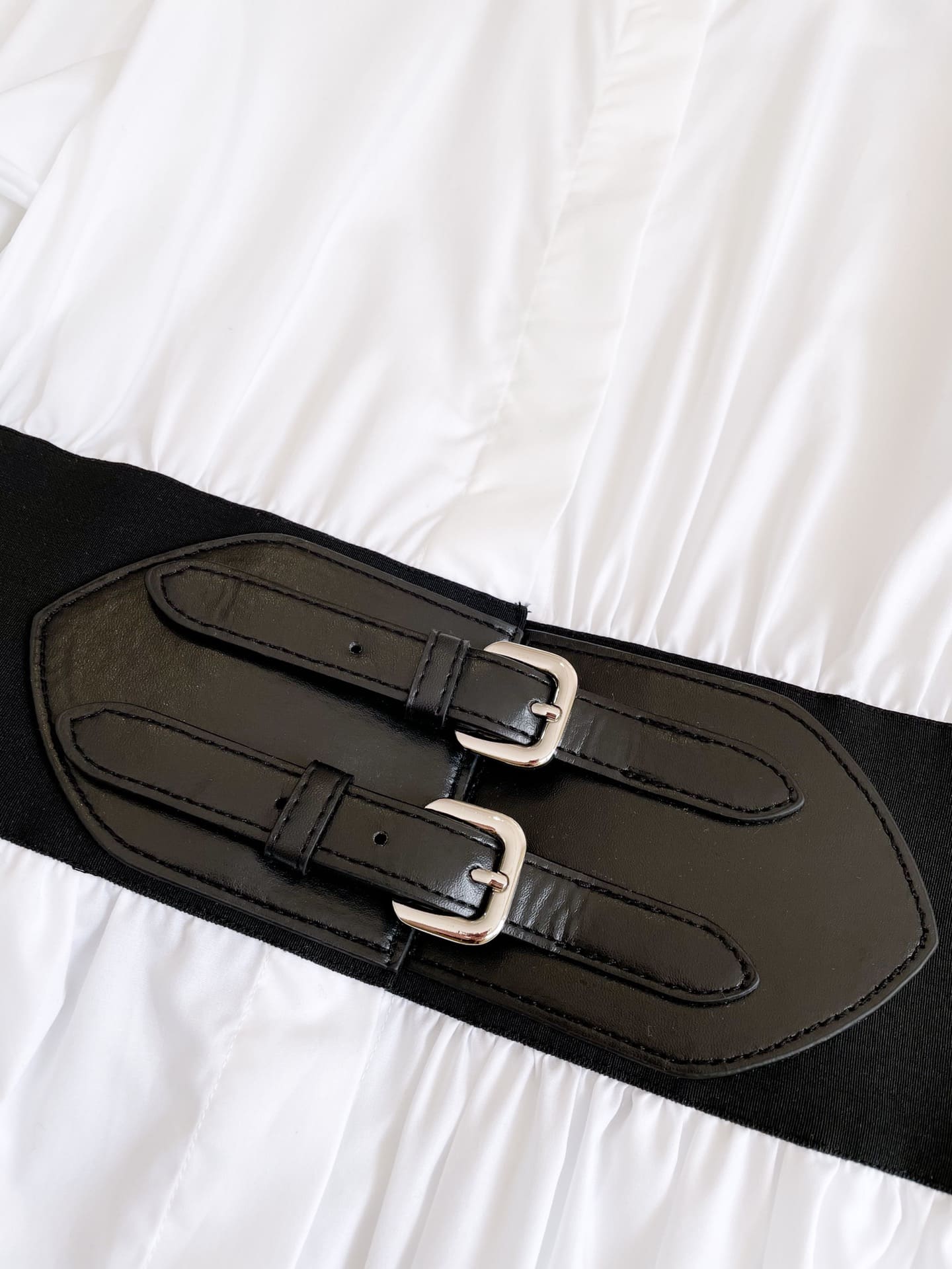 ĐẦM ALAIA WHITE WITH LEATHER BELTS High Classy