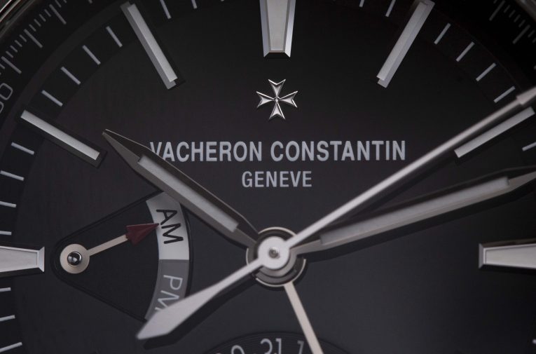 Đồng hồ Vacheron Constantin Overseas Dualtime mặt số màu xanh đen