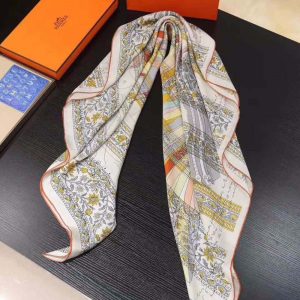 KHĂN Hermes Women La Maison Des Carres Pegase Dhermes AU Bloc Scarf-White