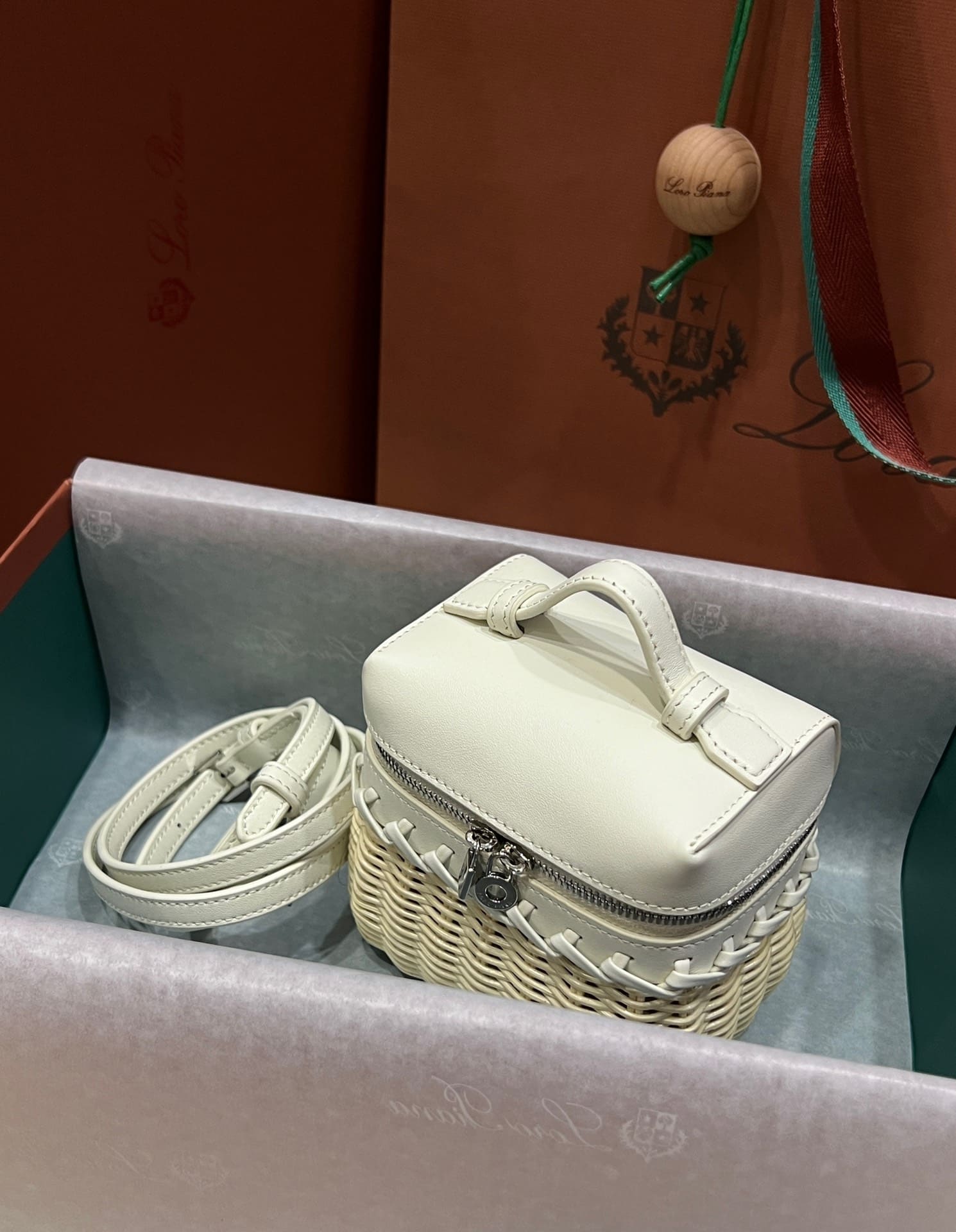 TÚI Loro Piana Women Extra Pocket Cross Body Wicker bằng da bê kết hợp tre đan