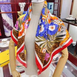 KHĂN Fendi Women Flower Foulard Foulard from the Spring Festival Capsule Collection