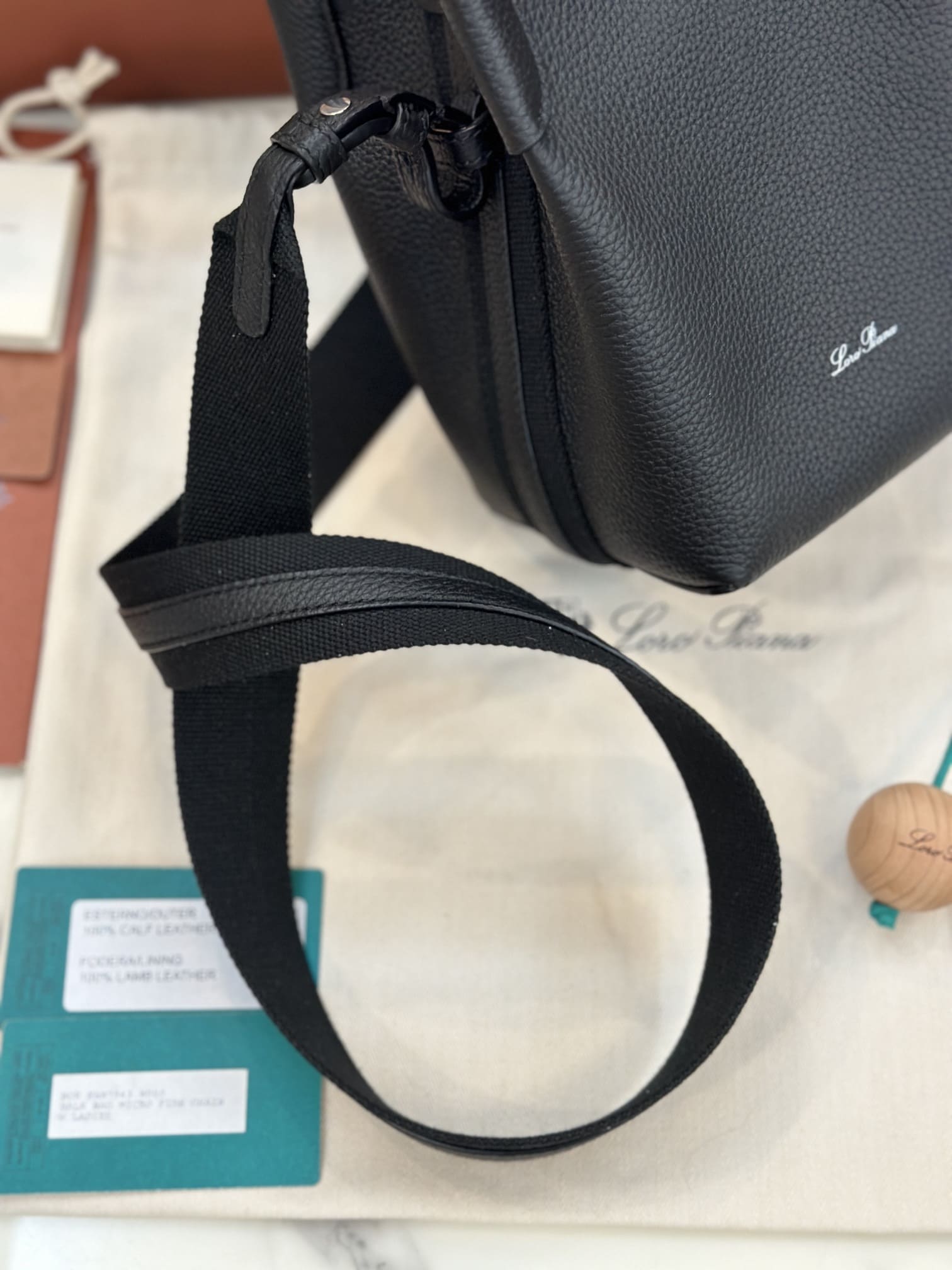 TÚI Loro Piana Bale Micro bằng da bê màu đen