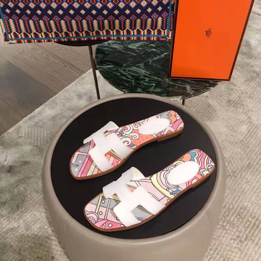 GIÀY Hermes Women Oran Sandal n Suede Goatskin with Palladium Plated Studs and Iconic H Cut-Out-Black SS2022