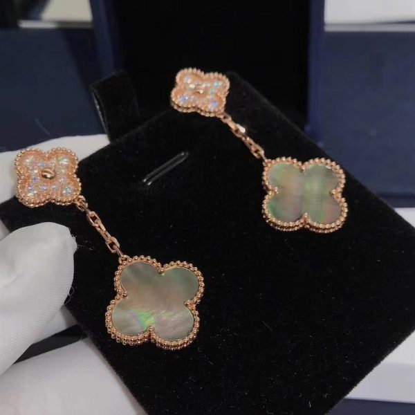 Bông tai Van Cleef & Arpels Magic Alhambra xà cừ Kim cương vàng hồng 18K