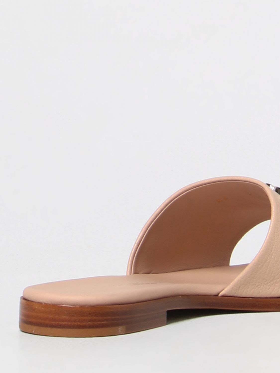 GIÀY SALVATORE FERRAGAMO Cream flat sandals
