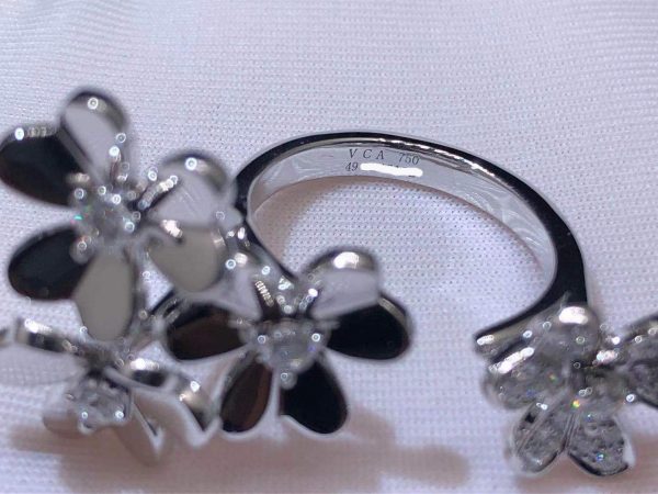 Nhẫn Van Cleef & Arpels Frivole Diamond vàng trắng 18K
