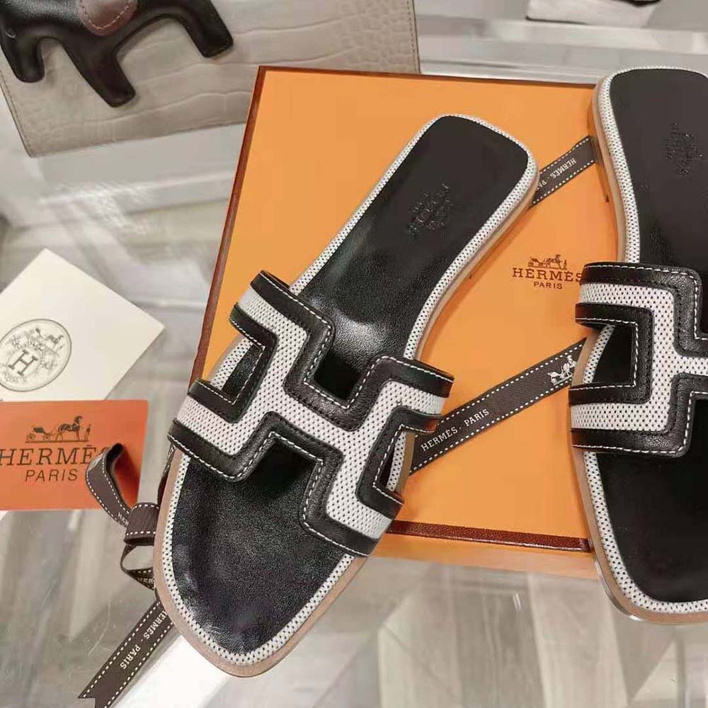 GIÀY Hermes Women Oran Sandal in Calfskin and H Canvas with Iconic H Cut-Out-Black SS2022