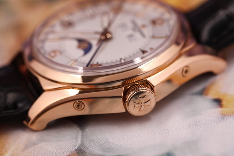 Đồng hồ Vacheron Constantin Fiftysix Calendar Rose Gold mặt số màu trắng