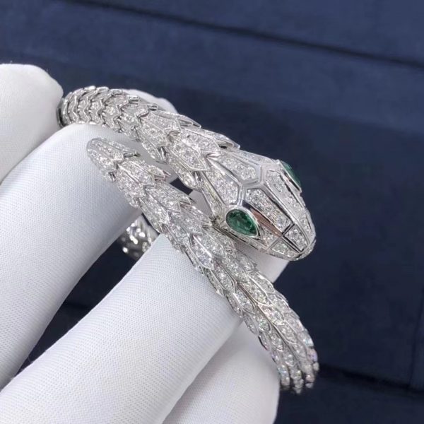 Vòng tay BVLGARI Serpenti mắt ngọc lục bảo kim cương vàng trắng 18K