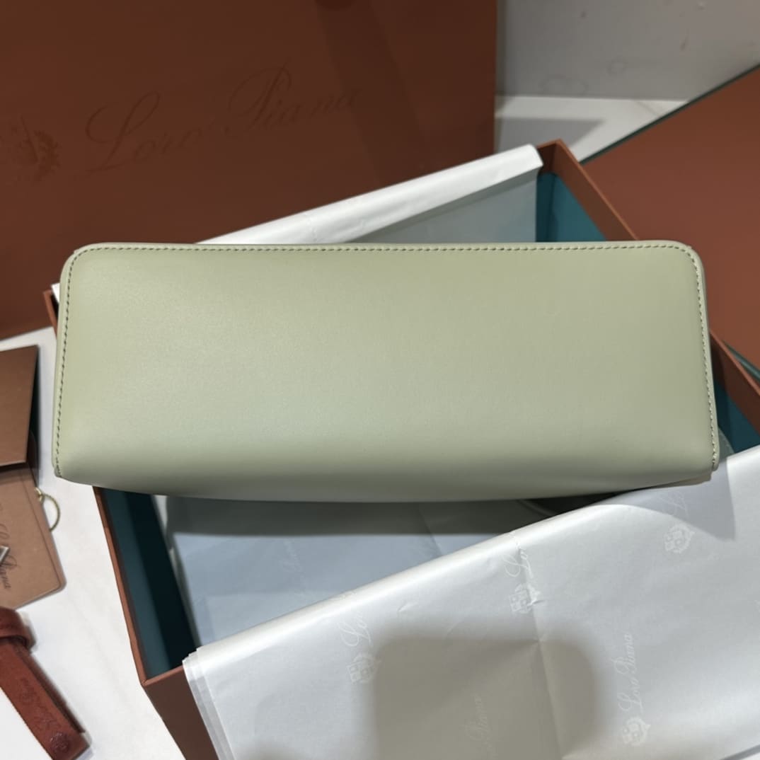 TÚI Loro Piana Women Extra bằng da bê màu trắng